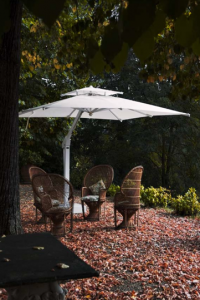 Piazza cantilever parasol for English country garden
